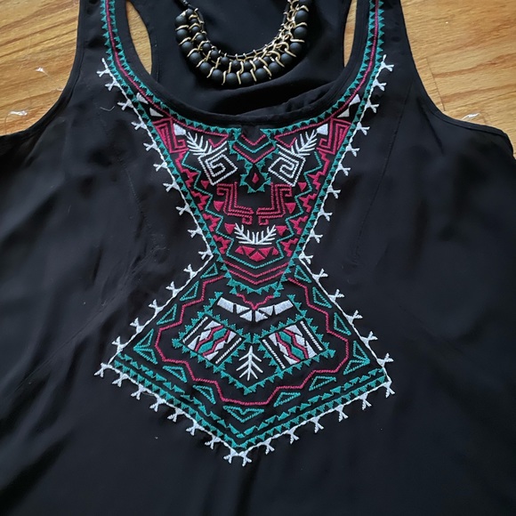 Sleevesless Aztec styled tank NWT. Xl - Picture 4 of 4